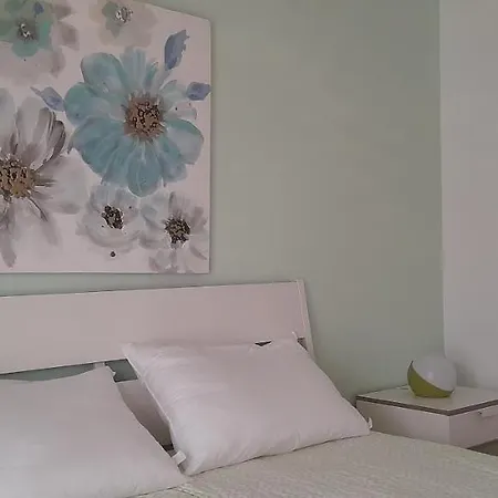 Surf & Chill 69, Quiet Oasis With Community Swimmingpool Holiday home *