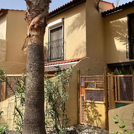 Surf & Chill 69, Quiet Oasis With Community Swimmingpool Vakantiehuis